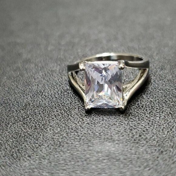 ***Final Sale*** Silver tone large rhinestone ring 6-1/4 to 6-1/2 - Picture 3 of 9